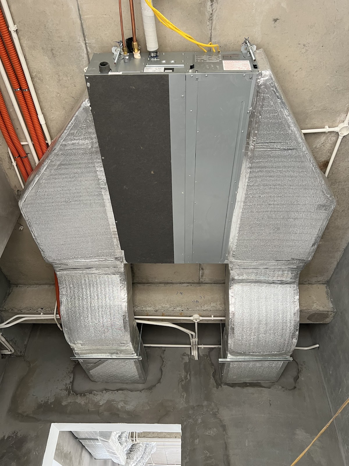 Dàn lạnh giấu trần & hệ ống gió — Ngọc Trai