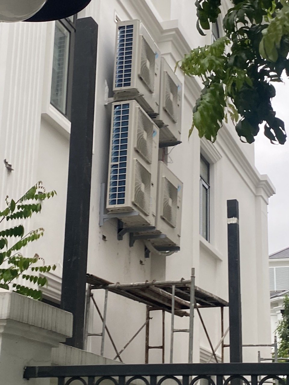 Dàn nóng lắp gọn trên tường — Ngọc Trai
